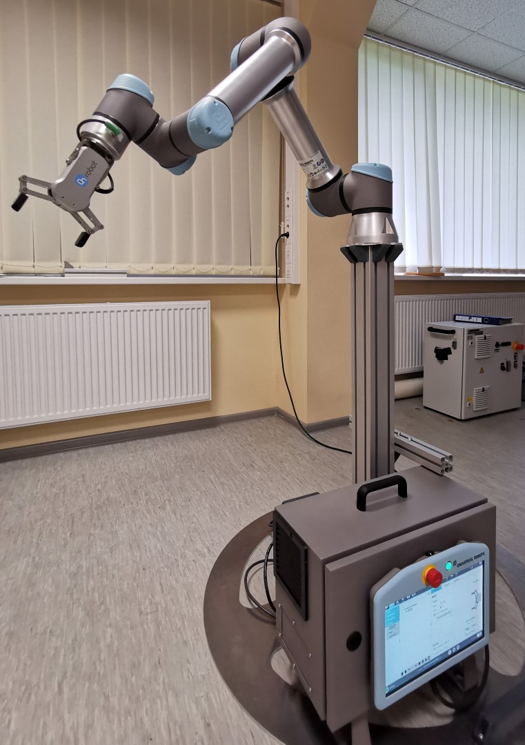 Industrial robot – Robots UR5e – Elektronikas un institūts